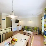 Les Pins - Maison Confort Pour 6 Personnes Dans De Tourisme Familiale Avec Piscine Mae-0923
